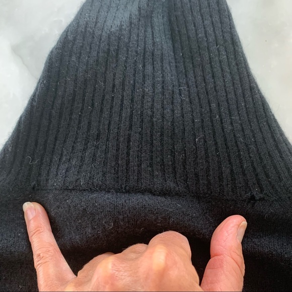 J-Crew Turtleneck sweater in soft yarn. Black. L - Picture 6 of 6